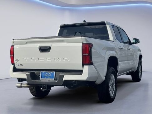 Used 2024 Toyota Tacoma SR5 AWD/4WD image 5