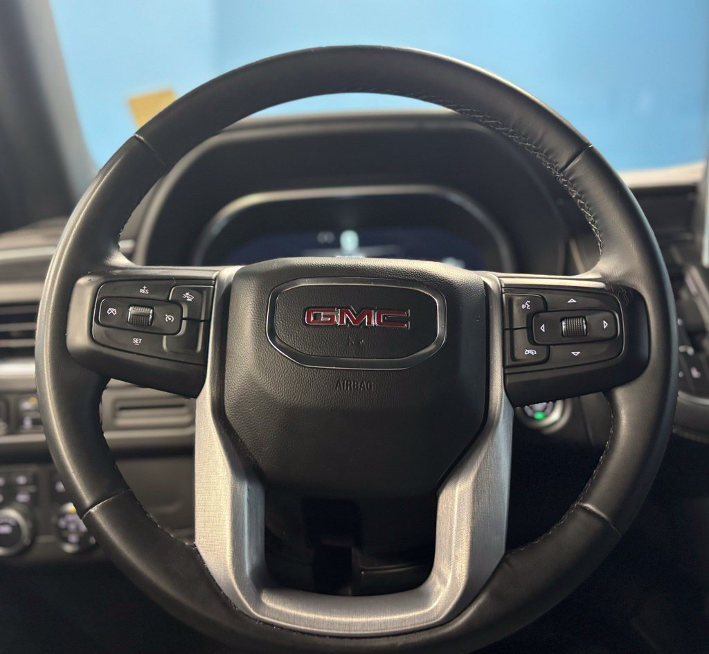 Used 2023 GMC Yukon SLT AWD/4WD image 12