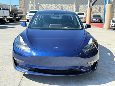 Used 2022 Tesla Model 3 Standard Range image 2