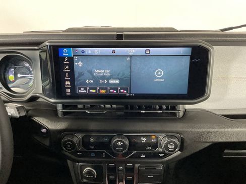 Used 2025 Jeep Wrangler Willys image 13