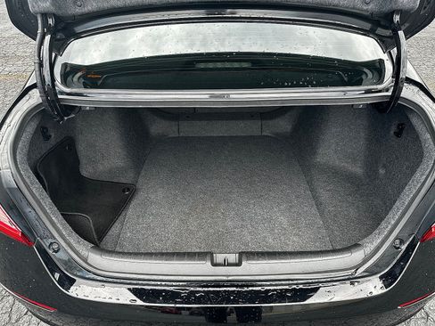 Used 2018 Honda Accord EX image 11