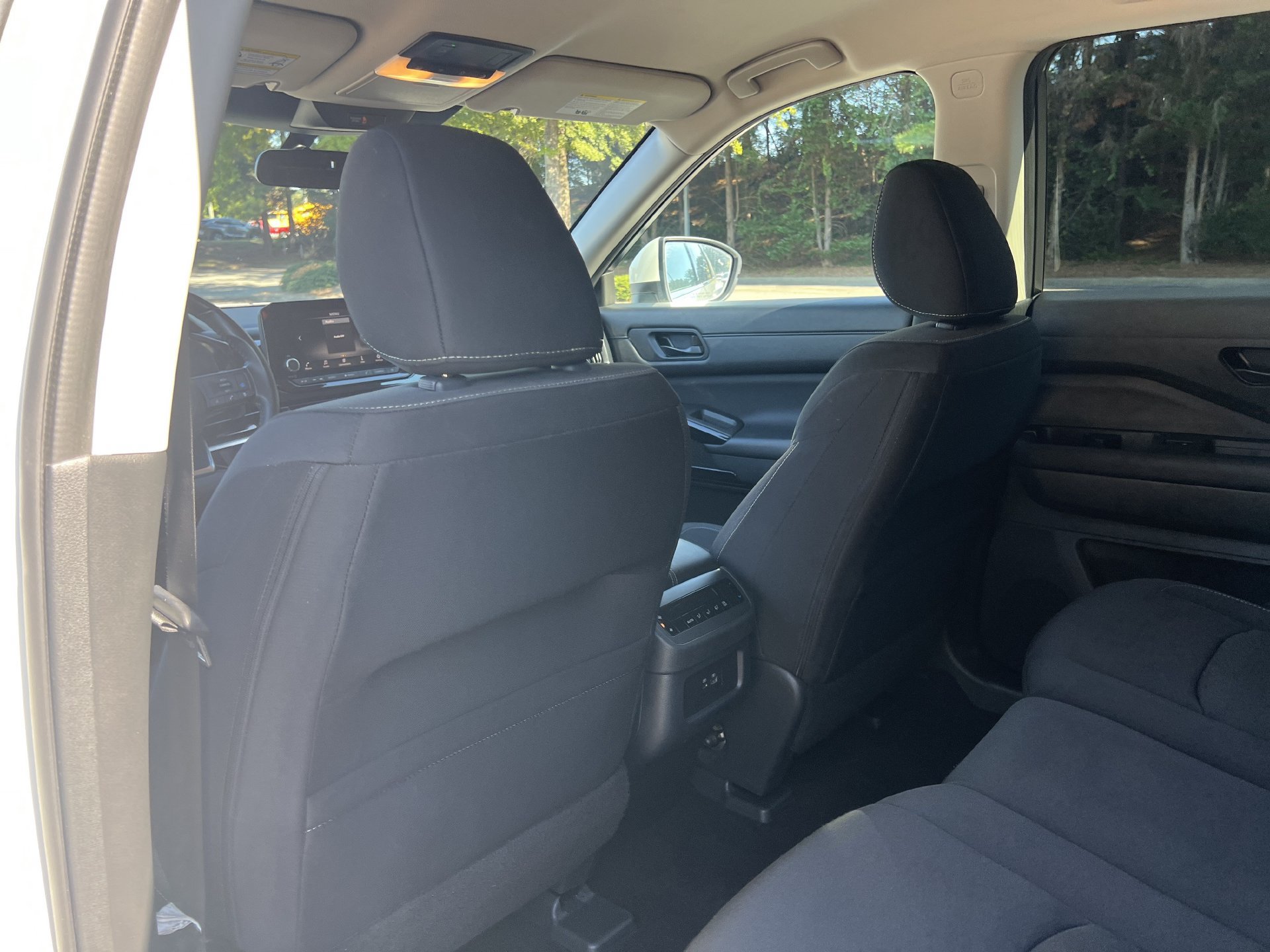 Used 2024 Nissan Pathfinder SV FWD image 18