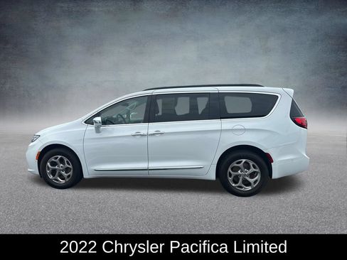 Used 2022 Chrysler Pacifica Limited AWD/4WD image 2