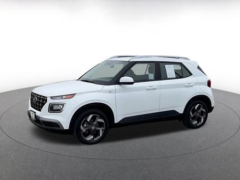 Used 2025 Hyundai Venue SEL image 8