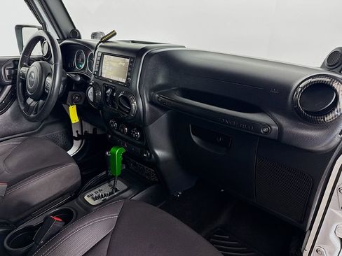 Used 2014 Jeep Wrangler Unlimited Sahara image 28