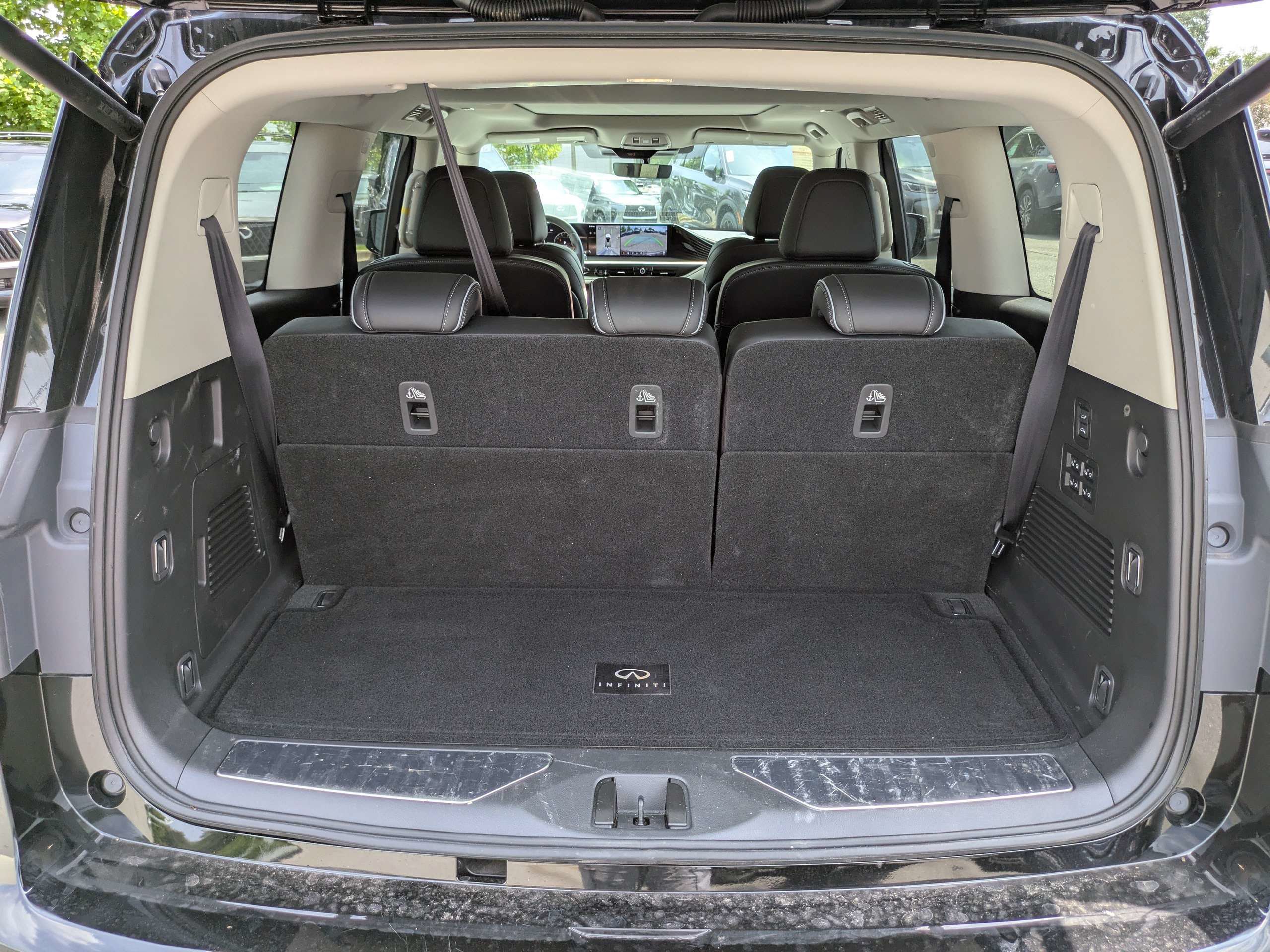 Used 2026 INFINITI QX80 Luxe w/ Cargo Package AWD/4WD image 13
