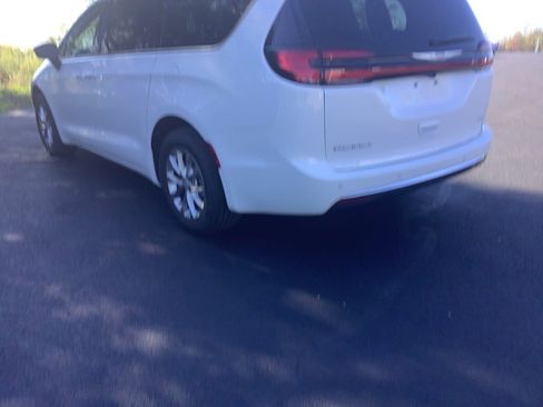 New 2026 Chrysler Pacifica Select image 6