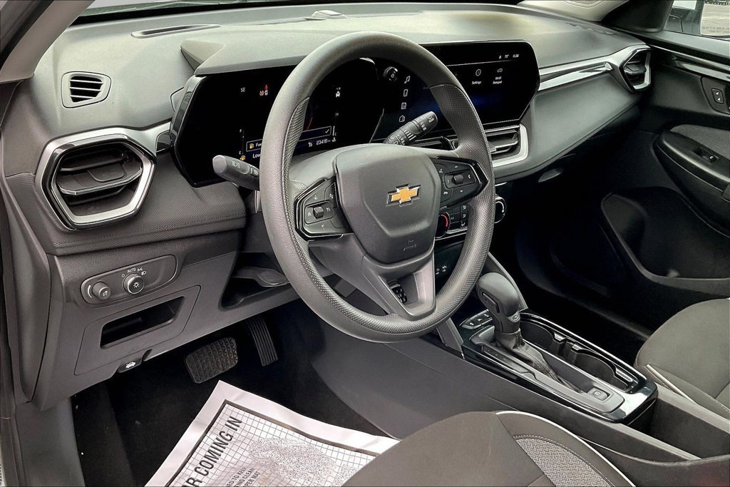 Used 2025 Chevrolet TrailBlazer LT w/ Driver Confidence Package FWD image 19
