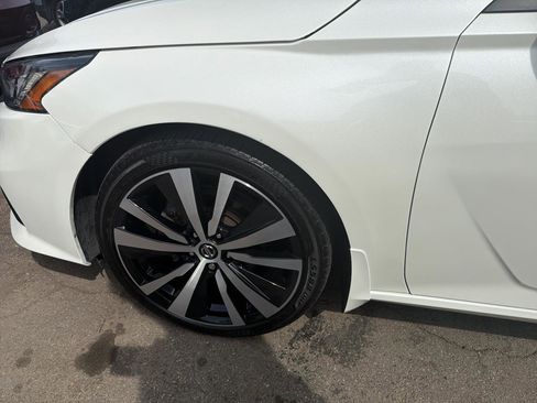 Used 2020 Nissan Altima 2.5 SR w/ Premium Package FWD image 18