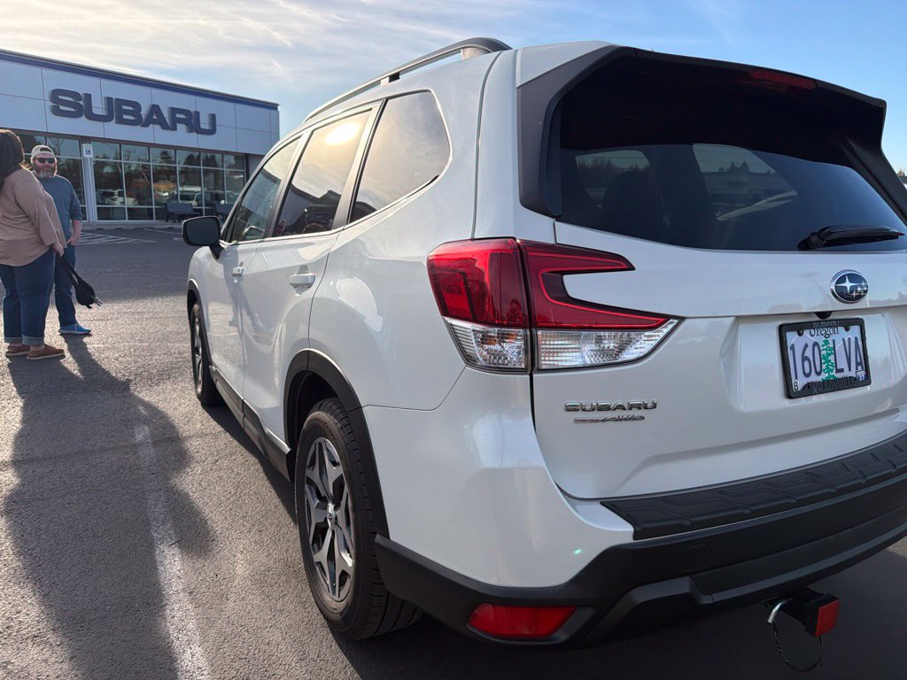 Used 2019 Subaru Forester Premium AWD/4WD image 5