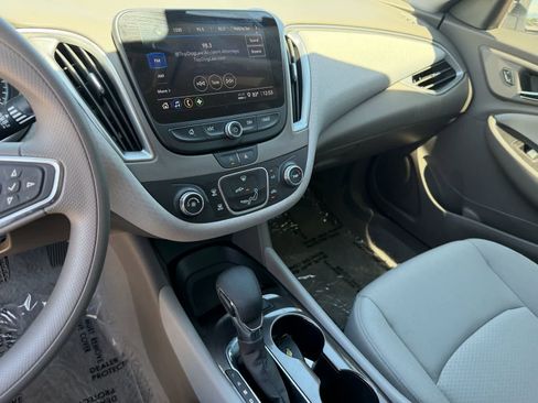 Used 2025 Chevrolet Malibu LS image 23