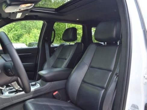 Used 2020 Jeep Grand Cherokee Limited w/ Premium Lighting Group AWD/4WD image 18
