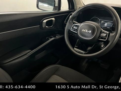 Used 2022 Kia Sorento LX AWD/4WD image 11
