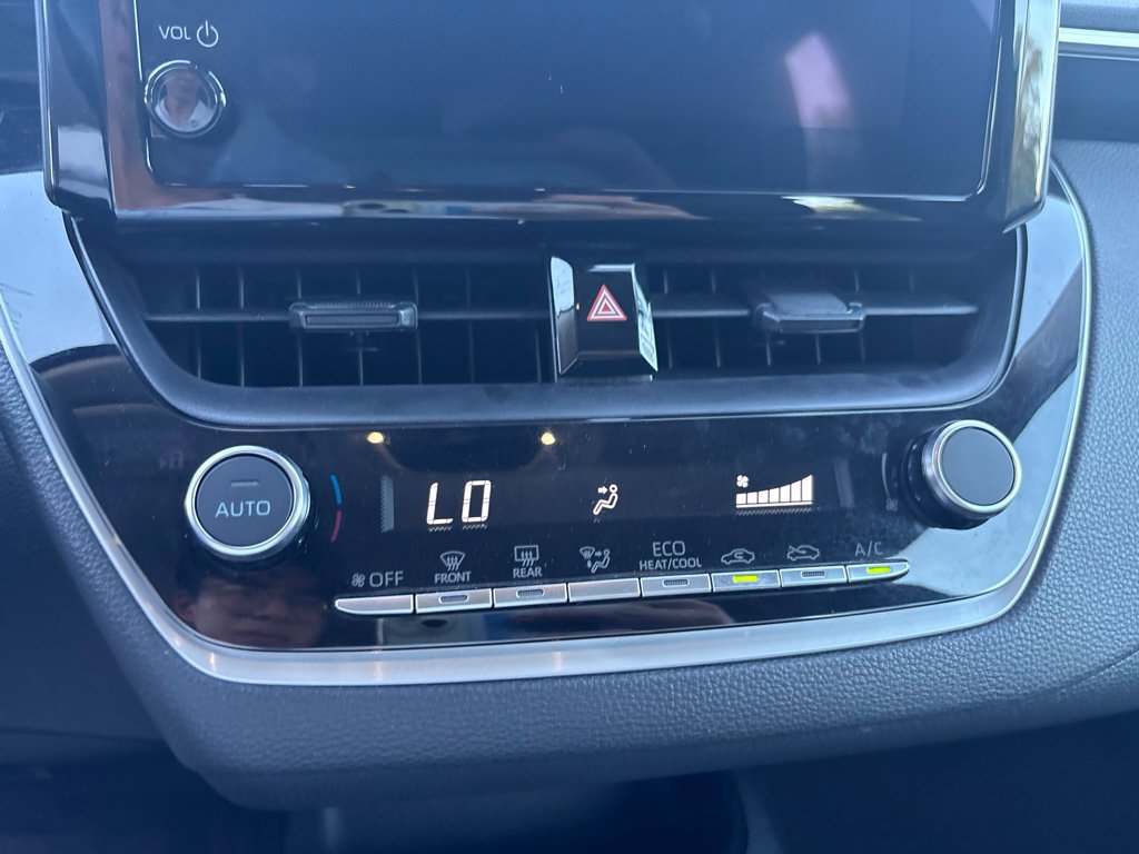 Used 2025 Toyota Corolla LE FWD image 21