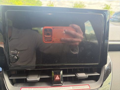 Used 2025 Toyota Corolla LE FWD image 11