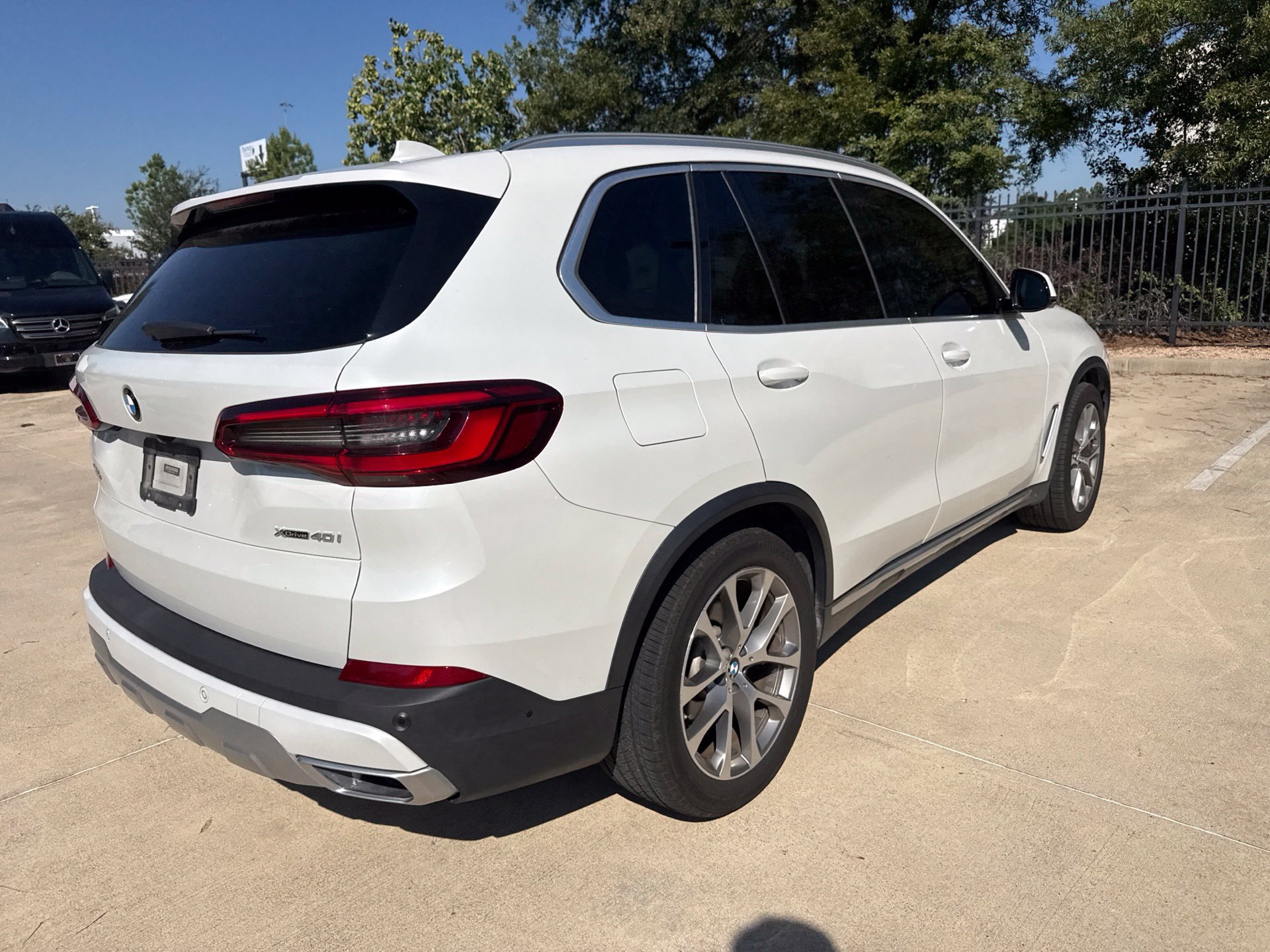 Used 2019 BMW X5 xDrive40i w/ Convenience Package AWD/4WD image 4