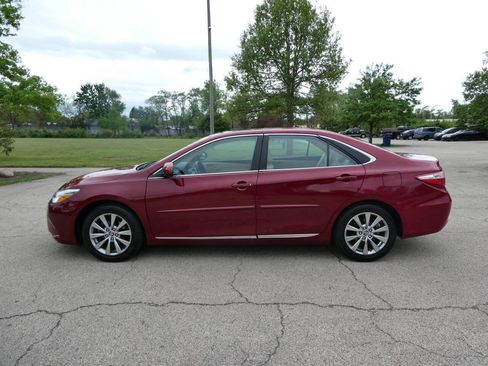 Used 2017 Toyota Camry XLE w/ Moonroof Package FWD image 8