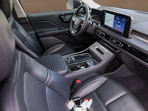 Used 2025 Lincoln Aviator 2WD image 29