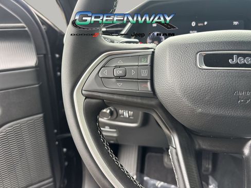 New 2025 Jeep Grand Cherokee Laredo image 24