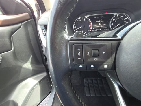Used 2022 Nissan Rogue SL FWD image 13