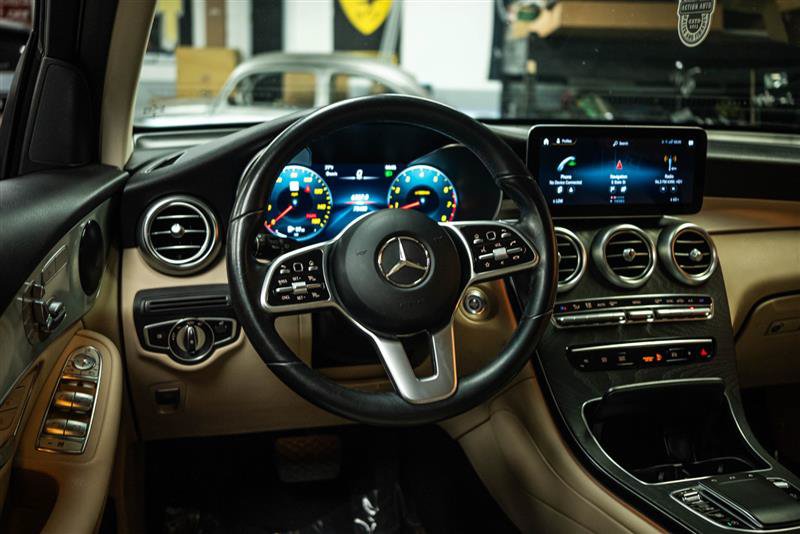 Used 2022 Mercedes-Benz GLC 300 4MATIC w/ Multimedia Package Lite image 16