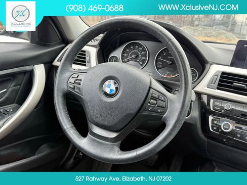 Used 2018 BMW 320i xDrive Sedan w/ Premium Package image 11