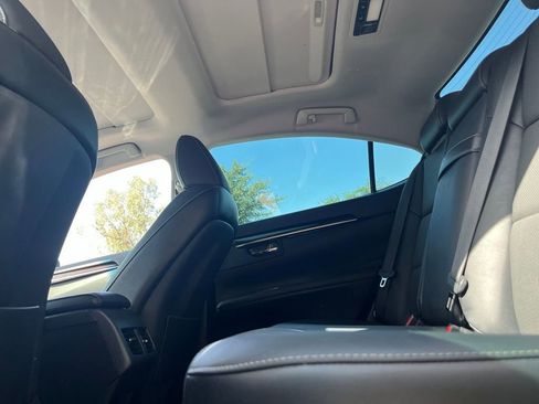 Used 2018 Lexus ES 350 w/ Navigation System Package FWD image 9