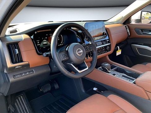 New 2025 Nissan Pathfinder Platinum image 7