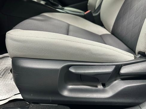 Used 2025 Toyota Corolla LE image 12