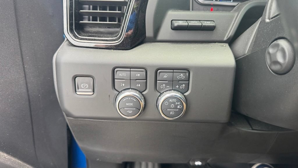 Used 2023 GMC Sierra 1500 AT4 w/ Technology Package AWD/4WD image 19