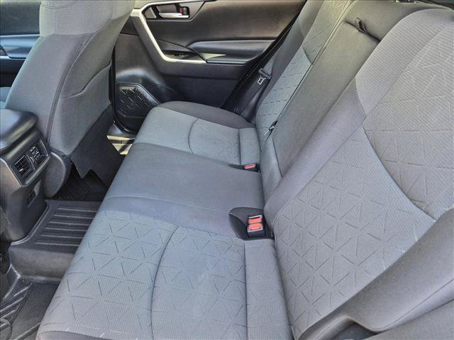 Used 2021 Toyota RAV4 XLE w/ Convenience Package FWD image 17