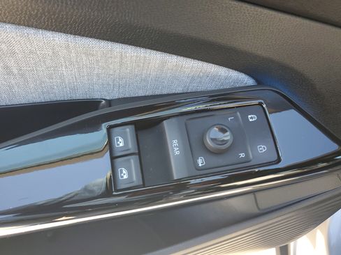 Used 2023 Volkswagen ID.4 Pro image 25