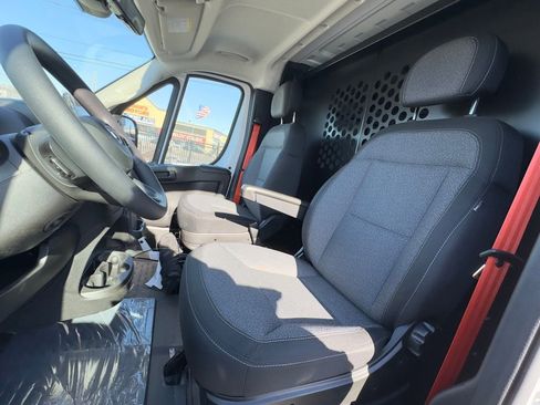 Used 2025 RAM ProMaster 2500 w/ Premium Convenience Group FWD image 18