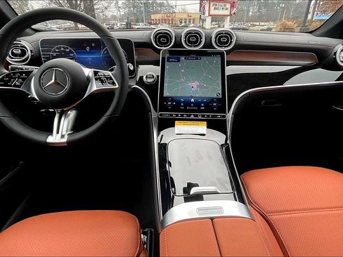 Used 2025 Mercedes-Benz GLC 350e 4MATIC image 5