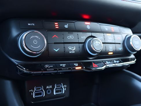 Used 2023 Dodge Durango GT AWD/4WD image 23
