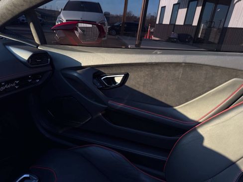 Used 2020 Lamborghini Huracan EVO RWD image 8