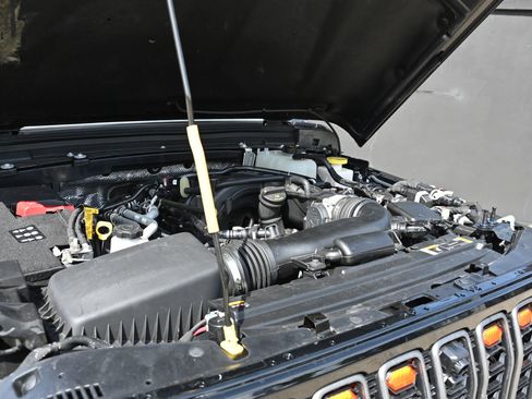 Used 2024 Jeep Gladiator Sport AWD/4WD image 21