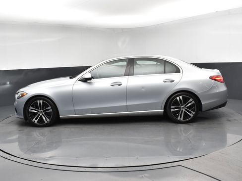 Used 2022 Mercedes-Benz C 300 4MATIC Sedan image 3