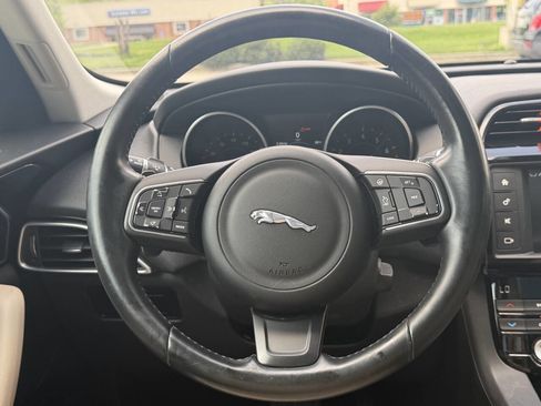 Used 2017 Jaguar F-PACE Premium AWD/4WD image 11