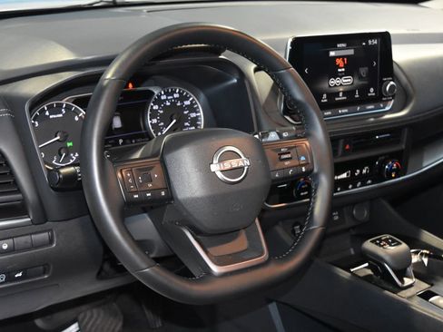 Certified 2025 Nissan Rogue SV image 2