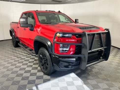 Used 2022 Chevrolet Silverado 2500 Custom w/ Custom Value Package image 3