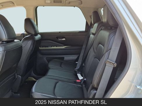Used 2025 Nissan Pathfinder SL FWD image 16