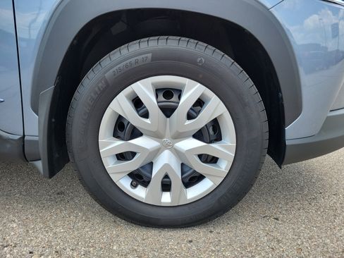 Used 2023 Toyota Corolla Cross L AWD/4WD image 5