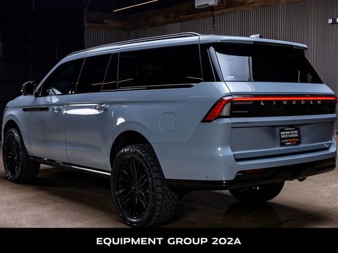 Used 2025 Lincoln Navigator L Reserve w/ Jet Appearance Package image 7