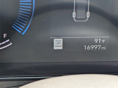 Used 2025 Hyundai Kona SEL AWD/4WD image 28