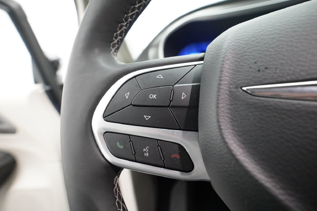 Used 2024 Chrysler Pacifica Touring-L AWD/4WD image 19