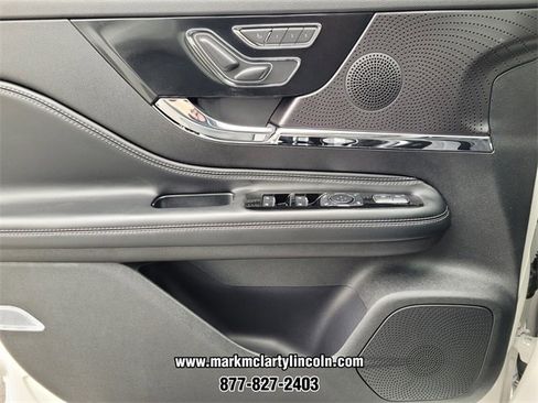 New 2026 Lincoln Corsair Premiere image 23