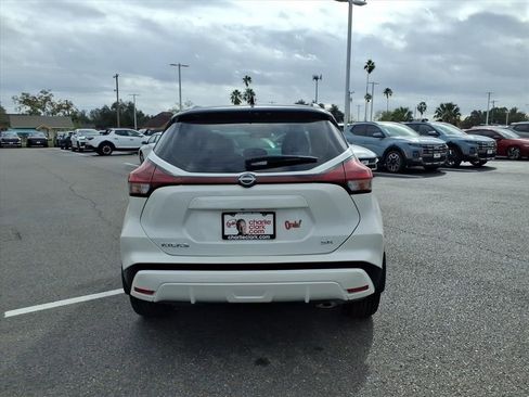 Used 2023 Nissan Kicks SR image 4