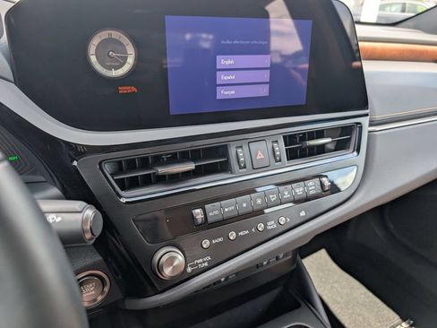 Used 2025 Lexus ES 350 w/ Premium Package FWD image 9