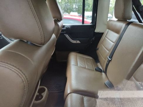 Used 2011 Jeep Wrangler Unlimited Sahara w/ Dual Top Group AWD/4WD image 19